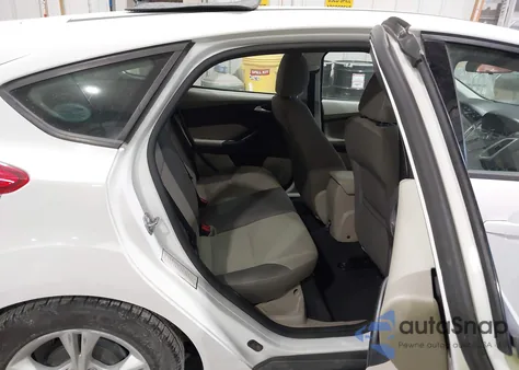 2014 Ford Focus Se z USA, uszkodzony, nr VIN 1FADP3K26EL455606